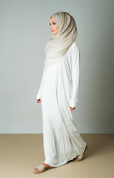 Wir gewährleisten produktsicherheit durch die auswahl von zertifizierten lieferern, einschließlich 14 mit. Pin von noora auf nice! | Maxikleid weiß, Abaya, Bekleidung