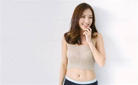 Hermosa Joven Coreana O Japonesa Sexy Con Maquillaje Natural Usando Una