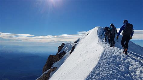 Approaching the summit of Mt Hood, OR : climbing