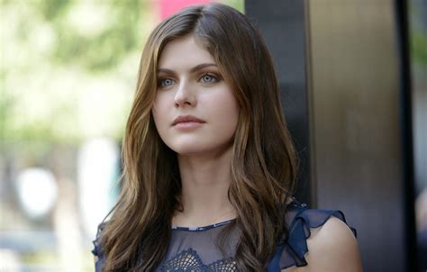 Alexandra Daddario Biography Facts And Life Story Rm Times