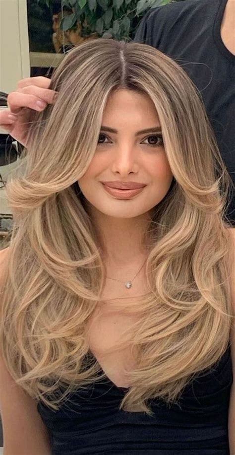 25 Best Haircuts For Round Faces Curtain Bangs Voluminous Long
