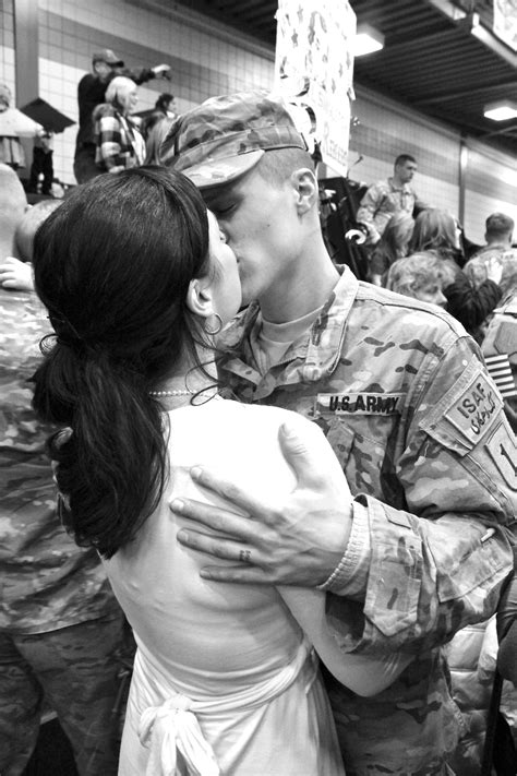 Military Homecoming Kiss I Can T Wait Can Not Wait Military Homecoming Soldier