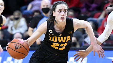 Caitlin Clark Crowned Naismith Womens Player Of The Year