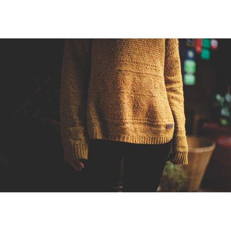 Aus der einzigartigen kultur des königreichs bhutan im himalaya stammt das traditionelle strickmuster dieses pullovers aus extrafeiner merinowolle. Womens Yuden Pullover Sweater in Brown | Sherpa Adventure Gear