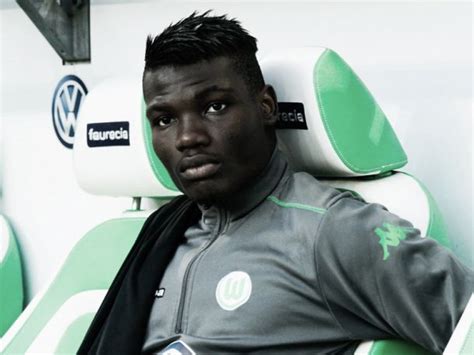 Junior malanda liet een jaar geleden het leven bij een verkeersongeval op weg naar een stage bij wolfsburg. Junior Malanda tragically killed in car accident - VAVEL.com