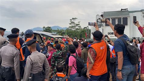 Dramatis Korban Tabrakan Ka Turangga Dan Bandung Raya Yang Terjepit Berhasil Dievakuasi