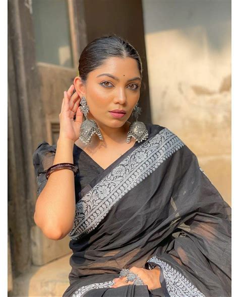 pin by maisha tasnim on saree ideas in 2022 saree look saree sari
