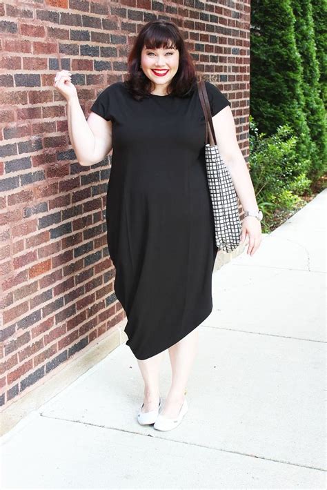 plus size blogger amber from style plus curves wearing the universal standard geneva dress in