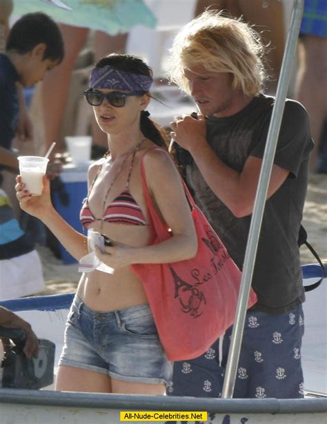 Juliette Lewis Caught In Bikini On The Beach In Los Cabos
