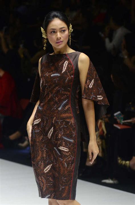 Kostum penjual jamu gendong merupakan adat dari jawa.dok : Model Baju Batik Dari Kain Jarik - Seputar Model