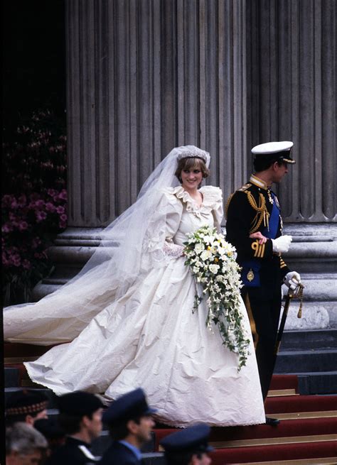 Why Princess Diana S Wedding Dress Designer Ripped Up His Original Sketch Princess Diana