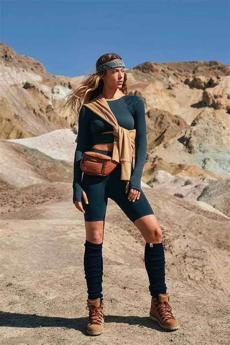 50 Cute Hiking Outfits You Ll Actually Want To Wear Cute Hiking Outfit Hiking Outfit Hiking