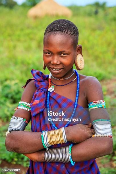 Potret Wanita Dari Suku Mursi Ethiopia Afrika Foto Stok Unduh Gambar Sekarang Afrika Budaya