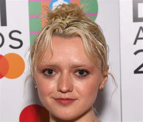 Maisie Williams Steps Out With Bleached Blonde Hair And Eyebrows