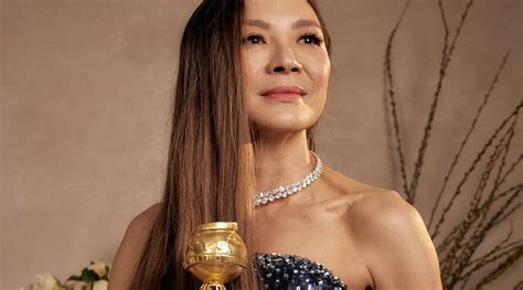 Golden Globes 2023 Michelle Yeoh Wins Trophy For Everything Everywhere