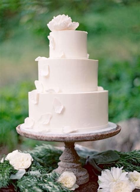 25 Timeless Yet Trendy All White Wedding Cakes Simple Wedding Cake