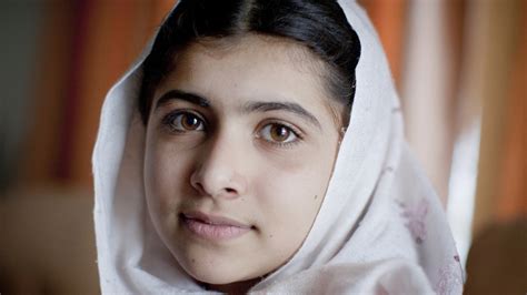 Η malala yousafzai παρά το νεαρό της ηλικίας της έχει καταφέρει πολλά πράγματα, ενώ μοιάζει σα να έχει ζήσει πολλές. Malala Yousafzai Is the Youngest-Ever Winner of the Nobel ...