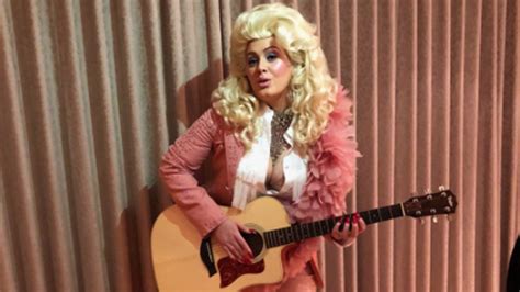 Adele Dresses Up As Dolly Parton Dolly Responds