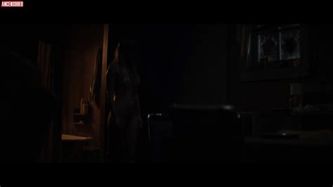 Riley Keough Nuda Anni In Hold The Dark