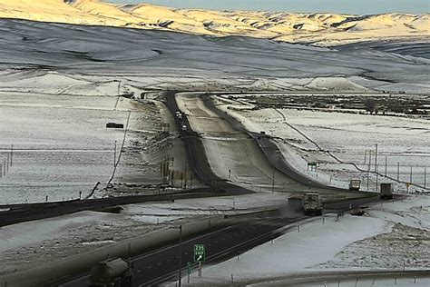 Crash Gusty Winds Force Closures On I 80 In Southeast Wyoming