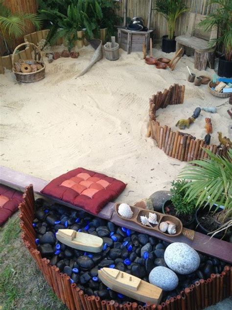 Outdoor play gets kids moving and exploring! {title} (mit Bildern) | Sandkasten garten, Natürliche ...