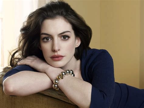 Anne Hathaway Actress Hd Wallpaper Beautiful Wallpaper
