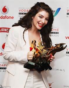 lorde sweeps the new zealand music awards with six gongs daily mail online