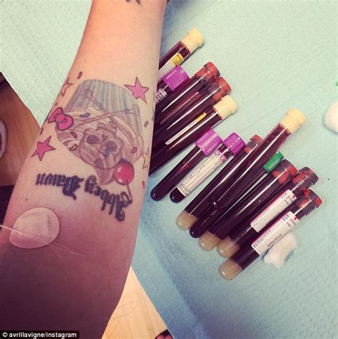 Avril Lavigne Launches Lyme Disease Campaign On Her 31st Birthday Daily Mail Online