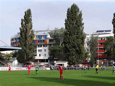290.000 der einwohner dänemarks, aus allen altersklassen, in einem fußballverein aktiv sein. Sportplatz Donaufeld - Stadion in Wien