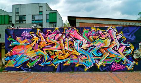 The wild style graffiti is a form of graffiti involving, interlocking letters, arrows, and connecting points. 40 stunning graffiti painting you should not miss - Lava360