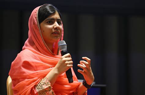 At a very young age, malala developed a thirst for. Ativista pela educação, Malala Yousafzai se forma em ...
