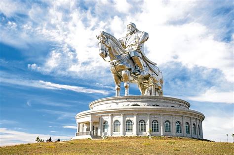 Where To See 10 Of The Worlds Biggest Statues The