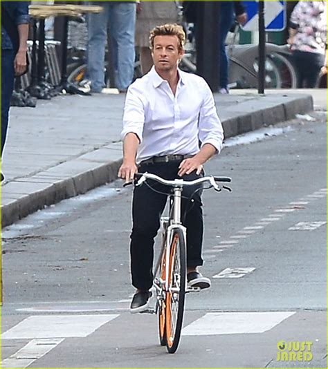 Simon Baker Picks Up A Lady On His Bicycle For Givenchy S Fragrance Commercial Photo 3147522