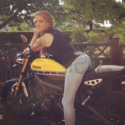Girls On Motorcycles Pics And Comments Page 902 Triumph Forum Triumph Rat Motorcycle Forums