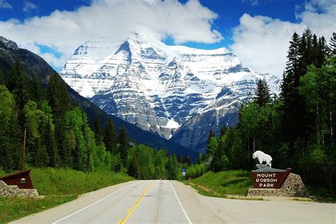 Mount Robson Canada Mount Robson Is The Most Prominent Mo Flickr