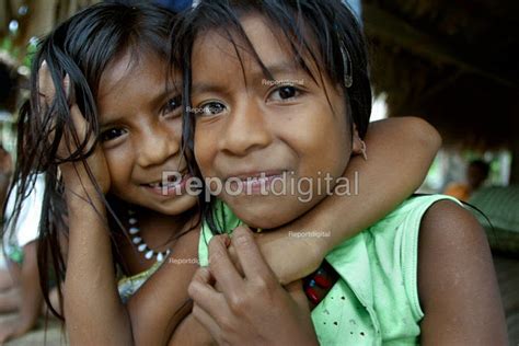 Reportage Photo Of Embera Girls Embera Indigenous Village Of Matugandi
