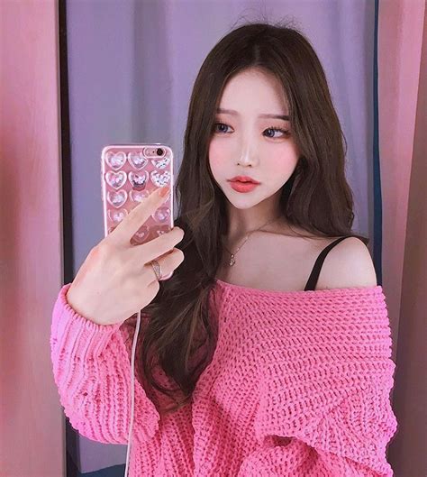 ᴹᴱ ᴱᴬᴿᴬ ♡ Meeara Korean Ulzzang Girl Instagram Pink Rosa