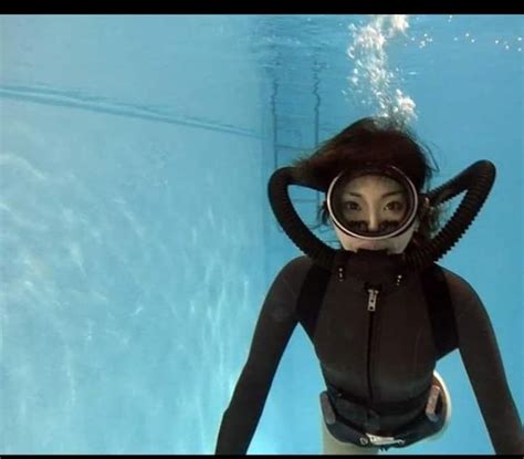 Pin By Andy Bogen On Diving Scuba Diver Girls Scuba Girl Riding Helmets