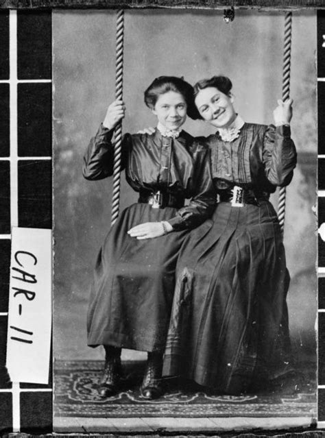 Happy Swingers Old Dresses Old Photographs Old Pictures Oldies Vintage Photos Hanging