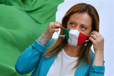 Commenta l'idea di salvini e berlusconi tenendosi a. Giorgia Meloni sarà il primo premier donna d'Italia ...