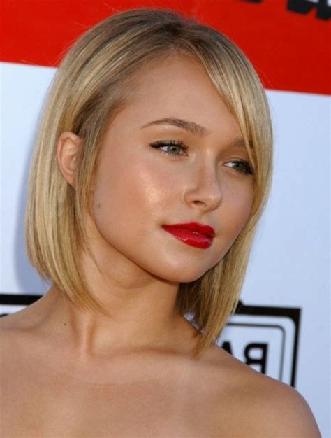 En effet, il existe plusieurs façons de couper les cheveux courts d'un homme et cela ne demande pas beaucoup d'entretiens, on remarquera juste que pour éviter la monotonie, on fera en sorte de travailler le haut pour que le style. Coiffure Femme Cheveux Lisse Mi Long