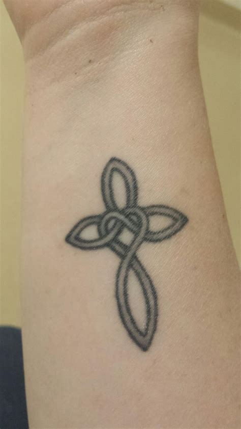 25 Gorgeous Celtic Cross Tattoos Ideas On Pinterest