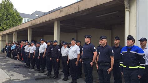 Les Policiers Quimpérois Rendent Hommage à Leurs Collègues Assassinés à Magnanville France Bleu