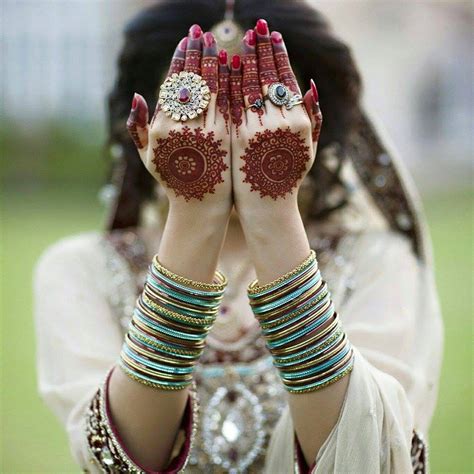 An epitome of romance and love, bridal mehendi designs come with a huge variety including graceful simple designs, classical corner , royal touch , rani raja pattern & new age contemporary designs. New Mehndi Designs - Latest And Beautiful Mehndi Designs ...