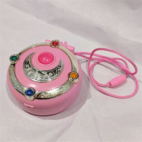Sailor Moon Sailor Locket Toy Compact · Sailor Moon Collectibles