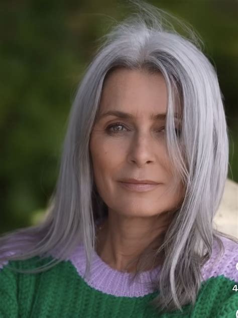 Pin By Elena Voezkaya On Изящное старение Long Silver Hair Grey Hair Inspiration Gorgeous