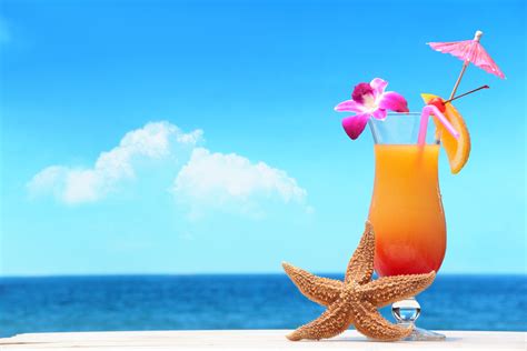 Summer Cocktail And Starfish On The Background Of The Sea