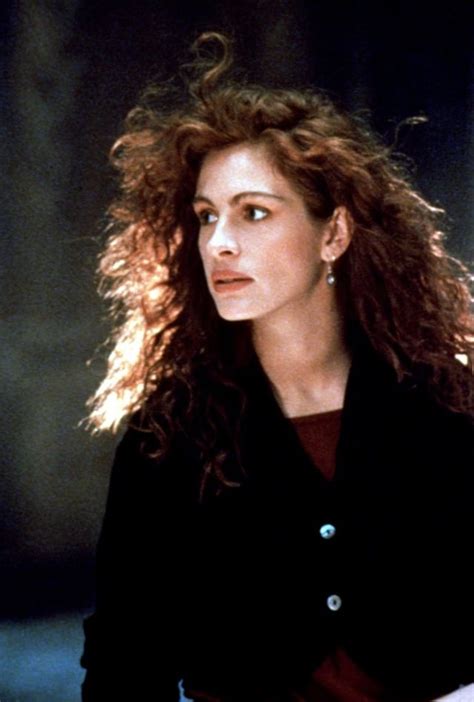 20 photos of beautiful julia roberts with her long and curly hairstyle in the 1990s ~ vintage
