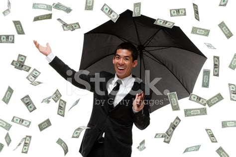 Foto De Stock Hombre De Negocios Con Paraguas En Lluvia De Dinero