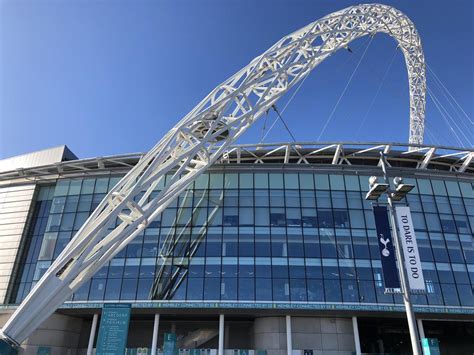 Das ist schon zu oft gezeigt worden. England gegen Deutschland - Wembley-Stadion in London ist ein Mythos: Fußball-Himmel Wembley ...